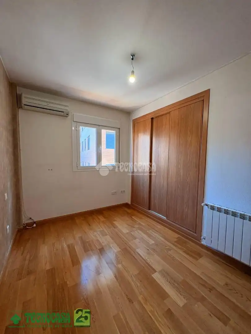 Bedroom of Flat for sale in Urbanización San Isidro