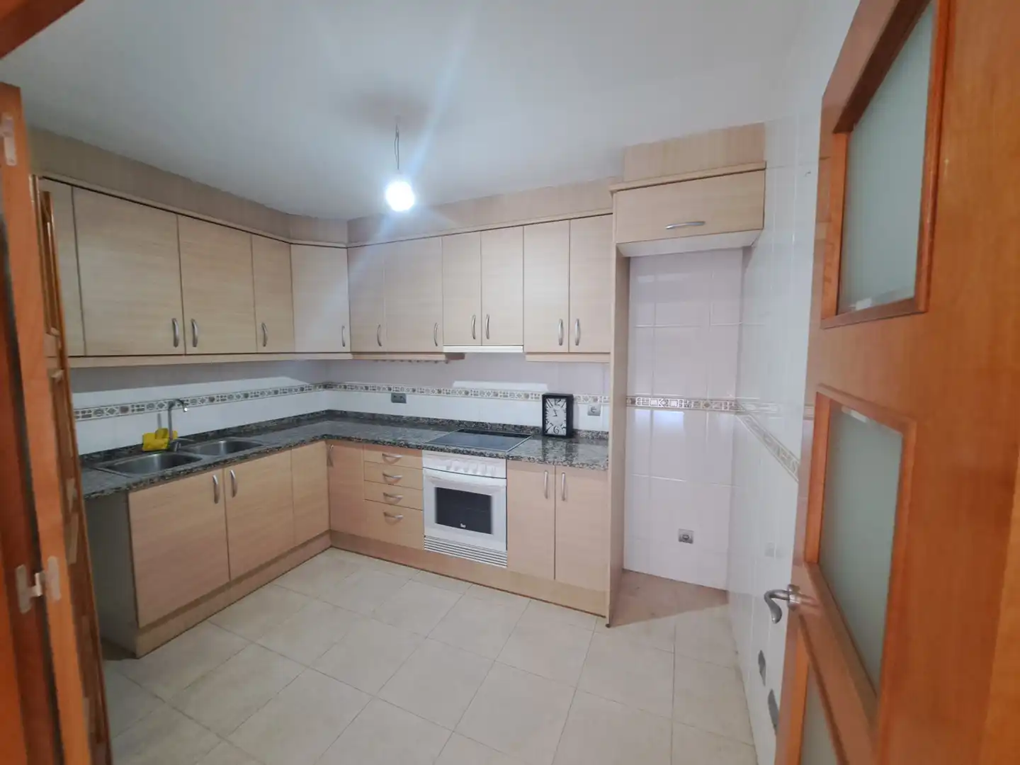 Cocina de Piso de alquiler en Tordera con Calefacción, Horno y Balcón