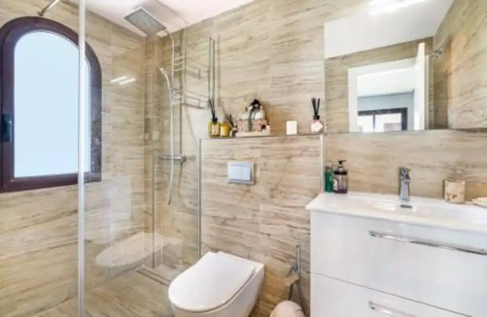 Baño de Apartamento de alquiler en Milla de Oro