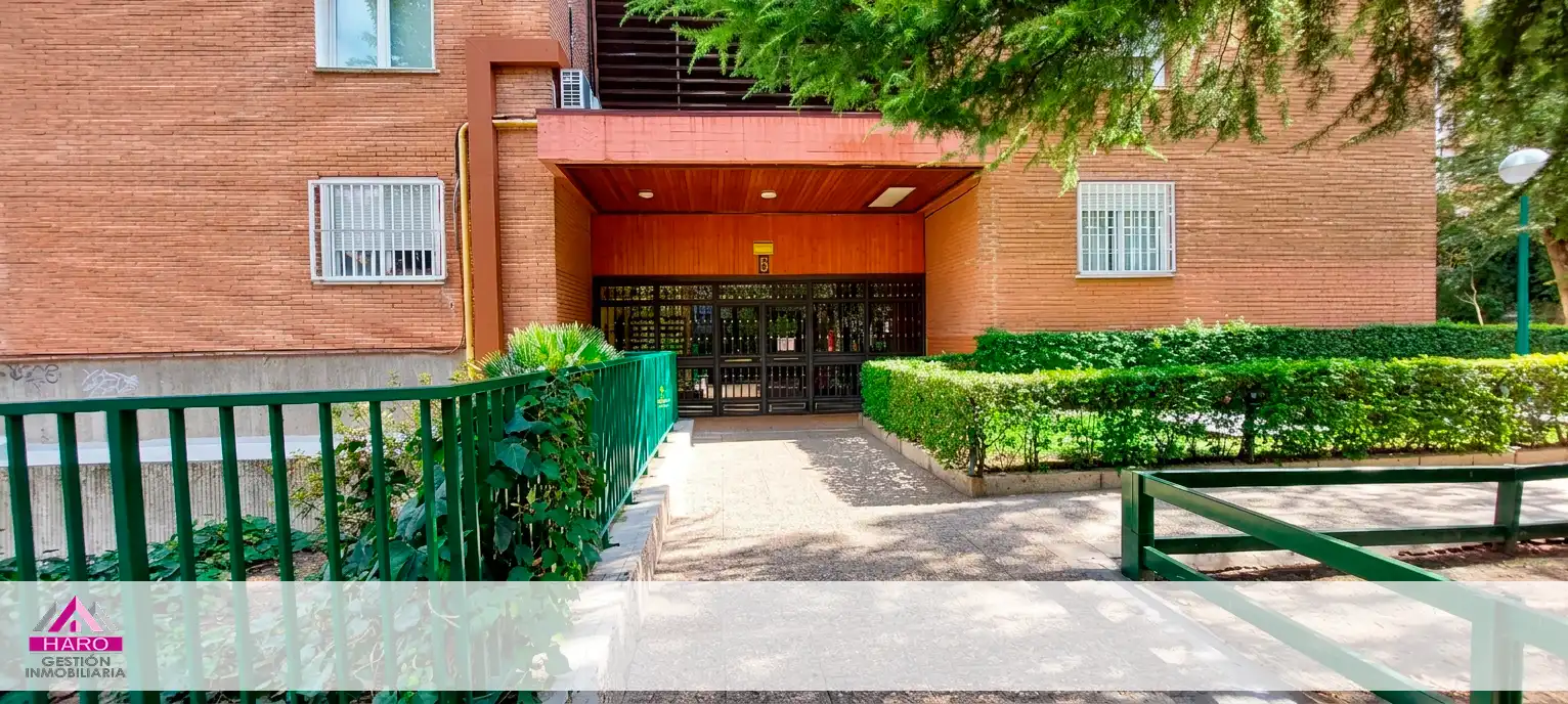 Vista exterior de Pis en venda en Madrid amb Aire condicionat, Calefacció i Balcó