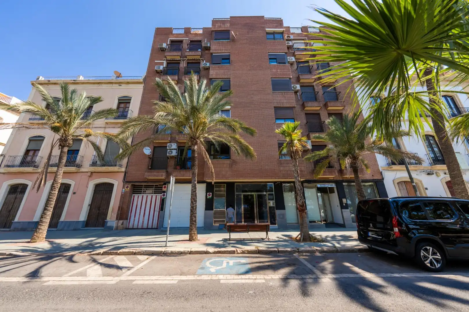 Außenansicht von Wohnung zum Verkauf in Almería mit Klimaanlage, Heizung und Balkon