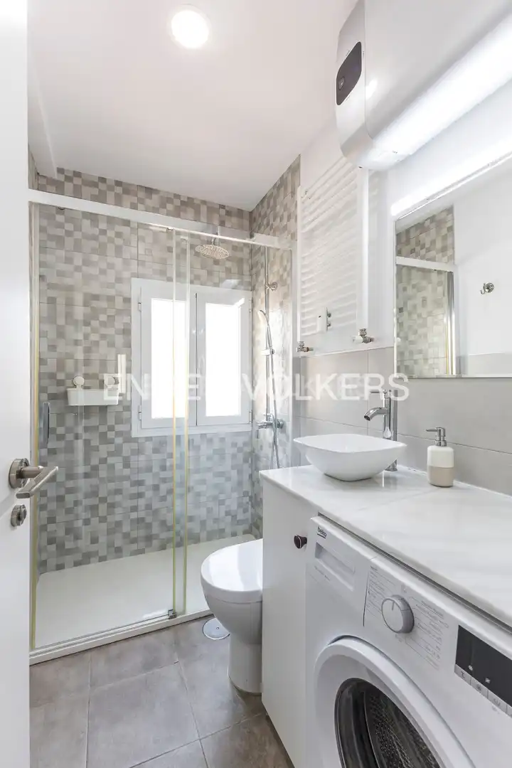 Bathroom of Flat for rent in Madrid  with Air Conditioner, Heating and Furnished