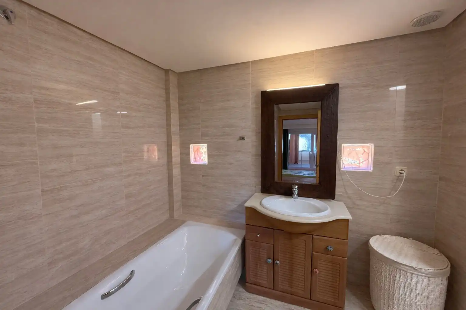 Baño de Apartamento en venta en Santa Eulària des Riu con Aire acondicionado, Calefacción y Terraza