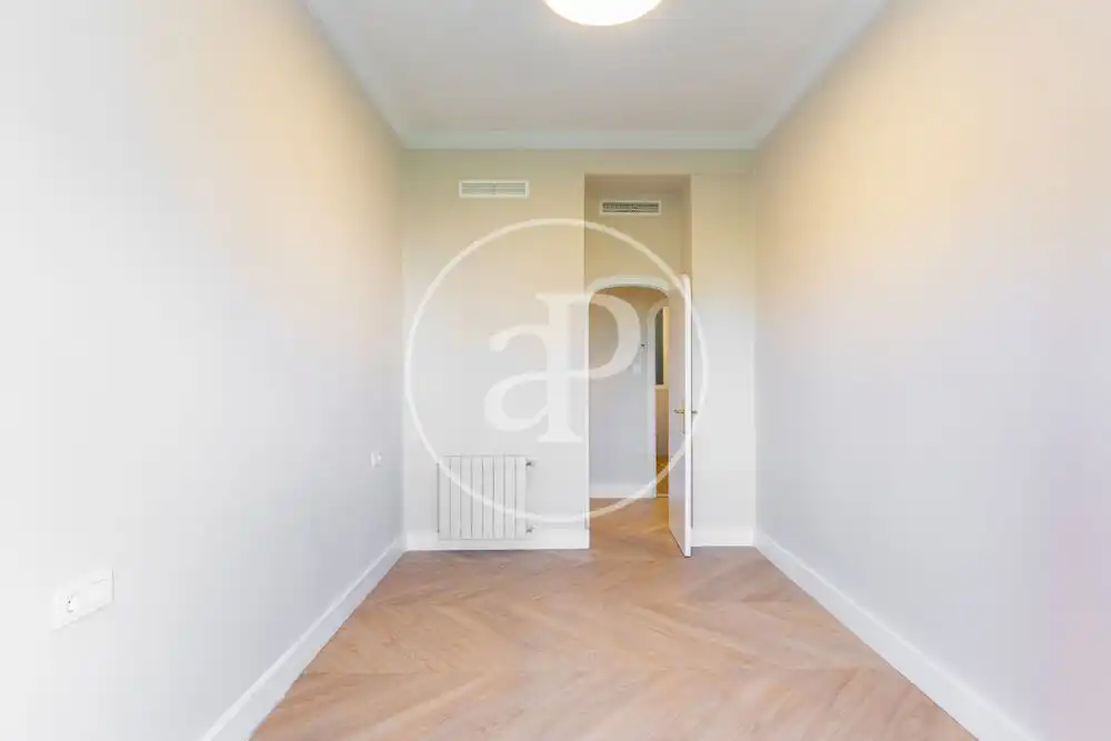Flat for rent in Valencia  with Air Conditioner, Heating and Balcony