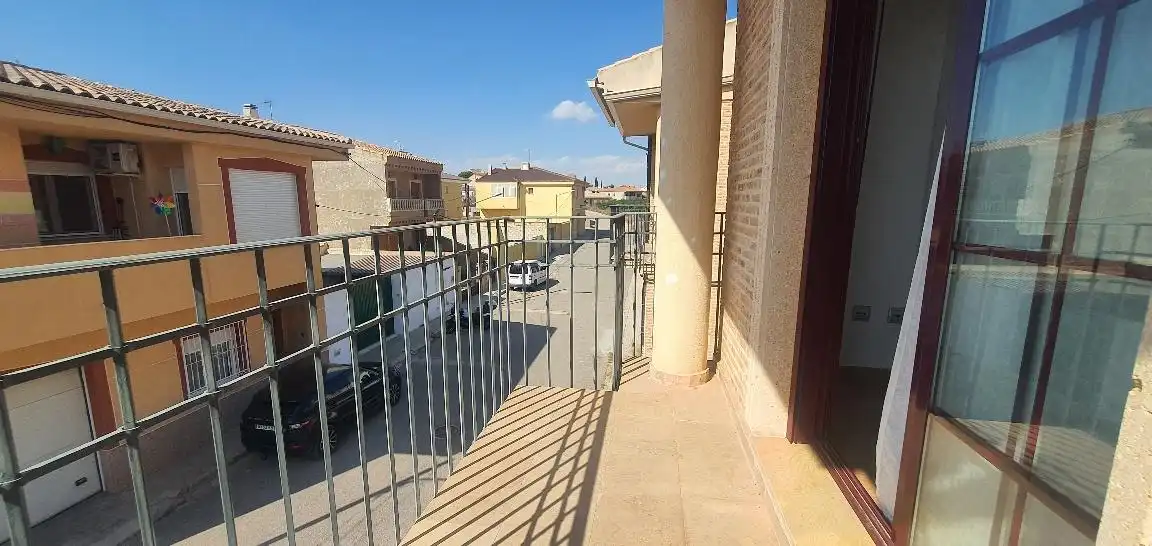 Vista exterior de Casa adosada en venda en Hellín amb Aire condicionat, Calefacció i Parquet