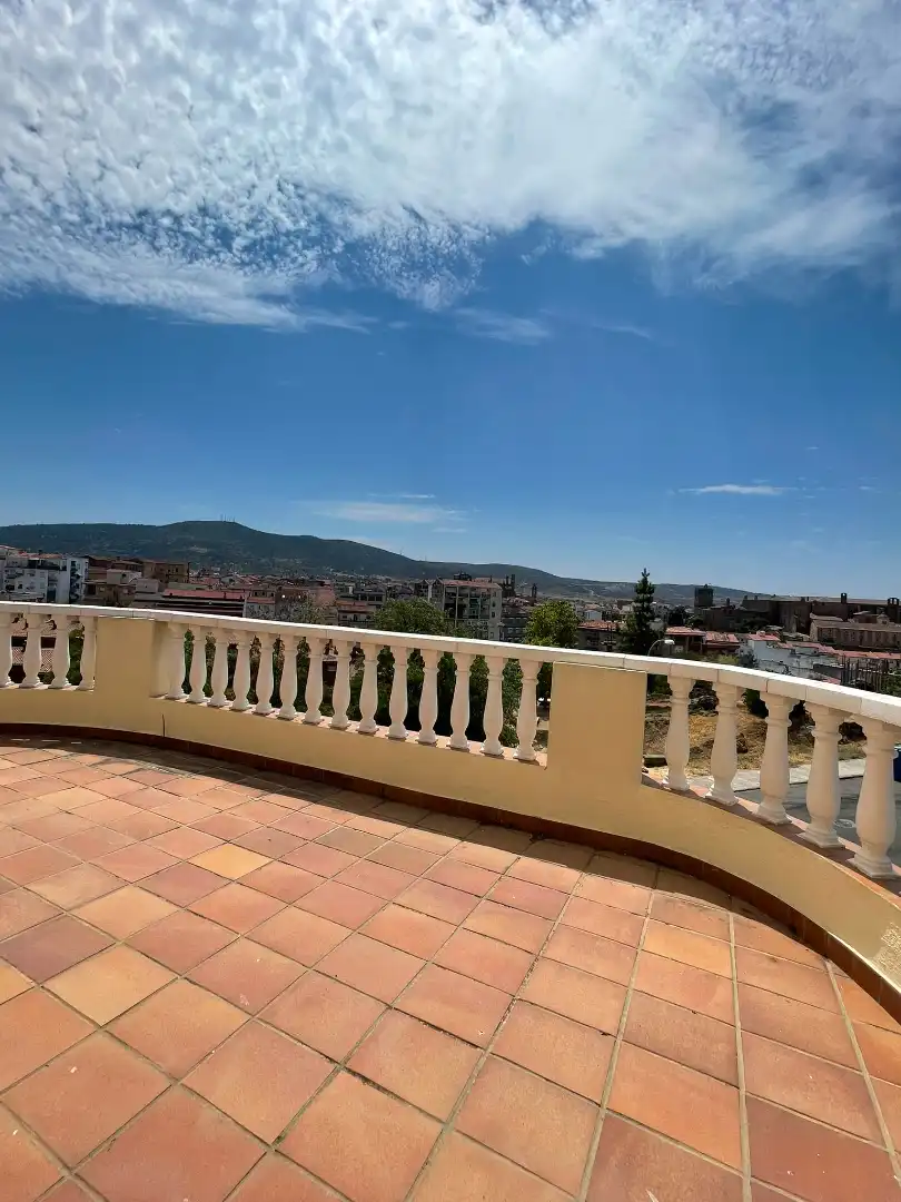 Terrassa de Casa o xalet en venda en Plasencia amb Aire condicionat, Calefacció i Jardí privat