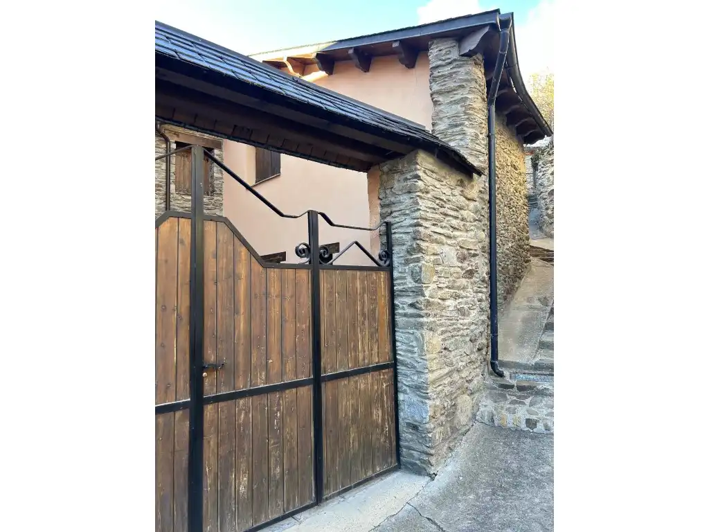 Vista exterior de Casa o xalet en venda en Esterri d'Àneu
