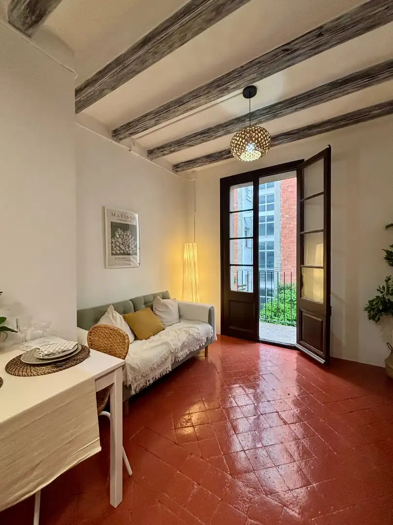 Piso con terraza en venta en Passatge de Maiol 8, imagen 2