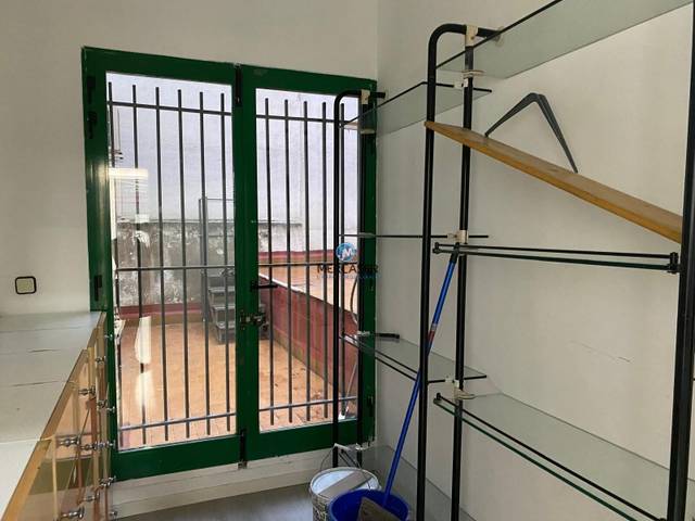 Local comercial en Alquiler en Calle Talamanca en Estación - Parque O'Donnell