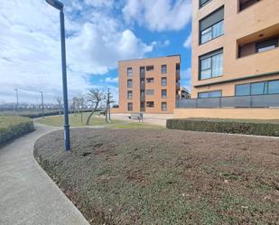 Vista exterior de Pis en venda en Villalbilla de Burgos amb Calefacció, Jardí privat i Parquet