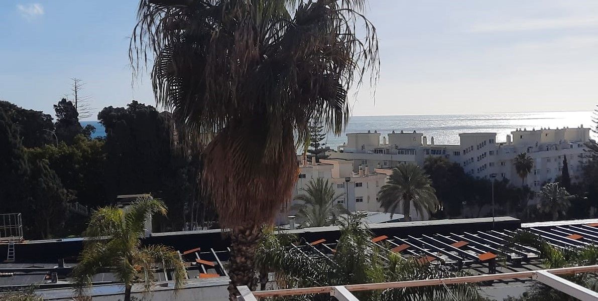 Vista exterior de Àtic en venda en Torremolinos amb Aire condicionat, Terrassa i Moblat