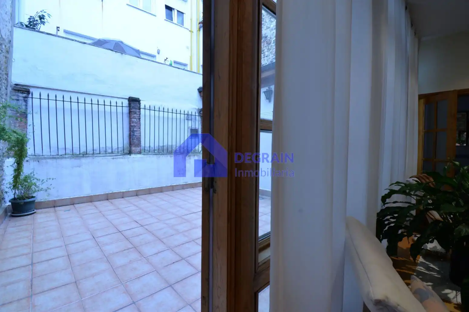 Terraza de Piso en venta en Oviedo  con Parquet, Terraza y Trastero