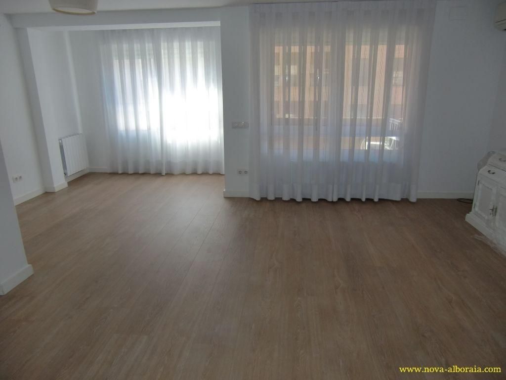 Sala d'estar de Pis de lloguer en  Valencia Capital amb Aire condicionat, Calefacció i Parquet