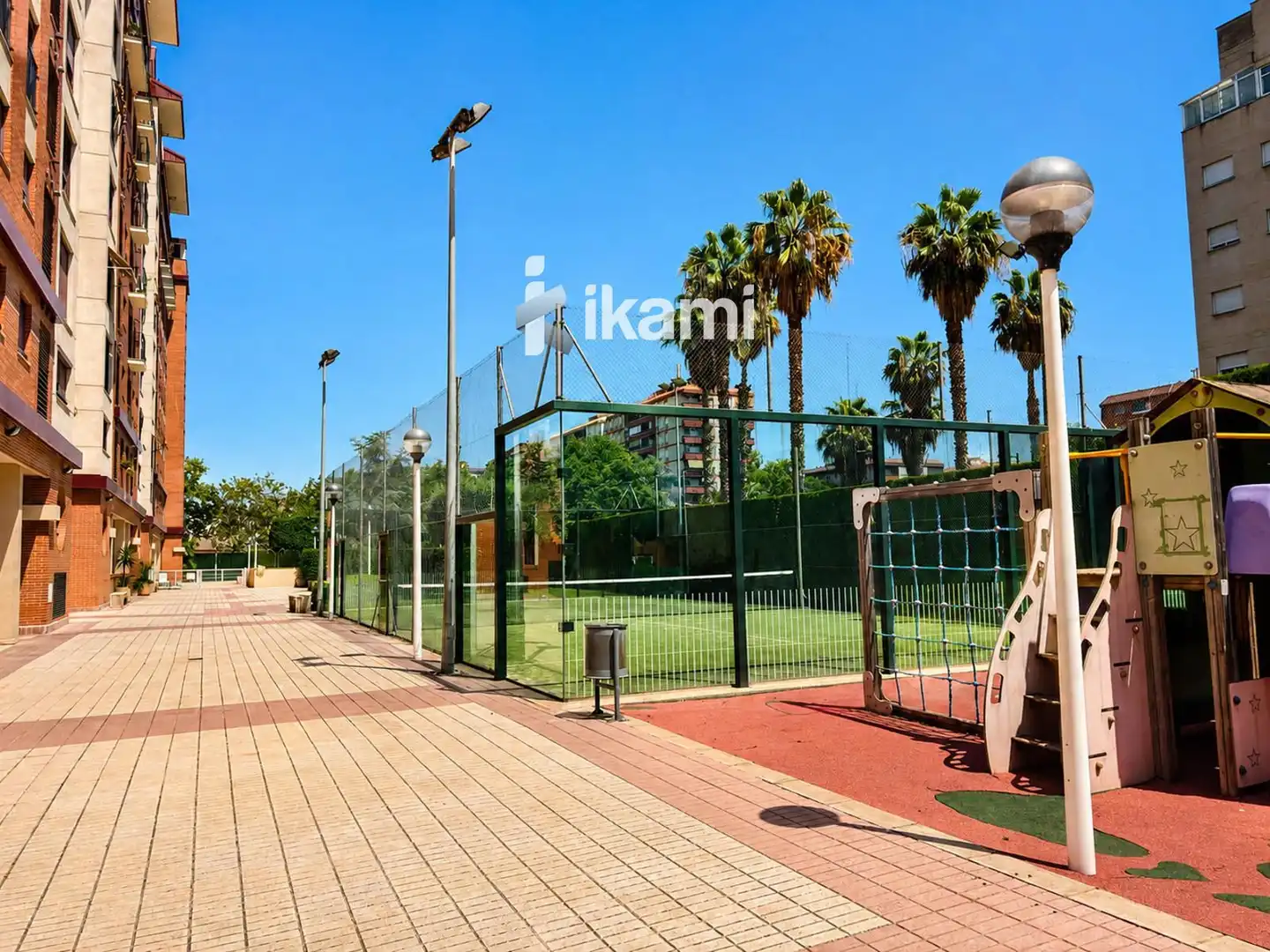 Vista exterior de Piso en venta en Valencia con Aire acondicionado, Terraza y Piscina