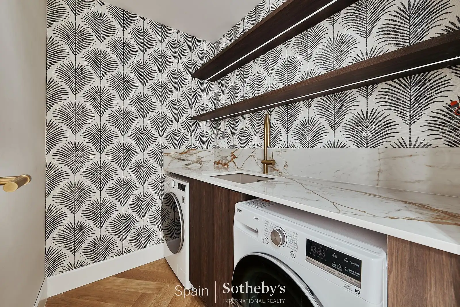 Kitchen of Apartments for sale in Madrid  with Air Conditioner, Terrace and Storage room