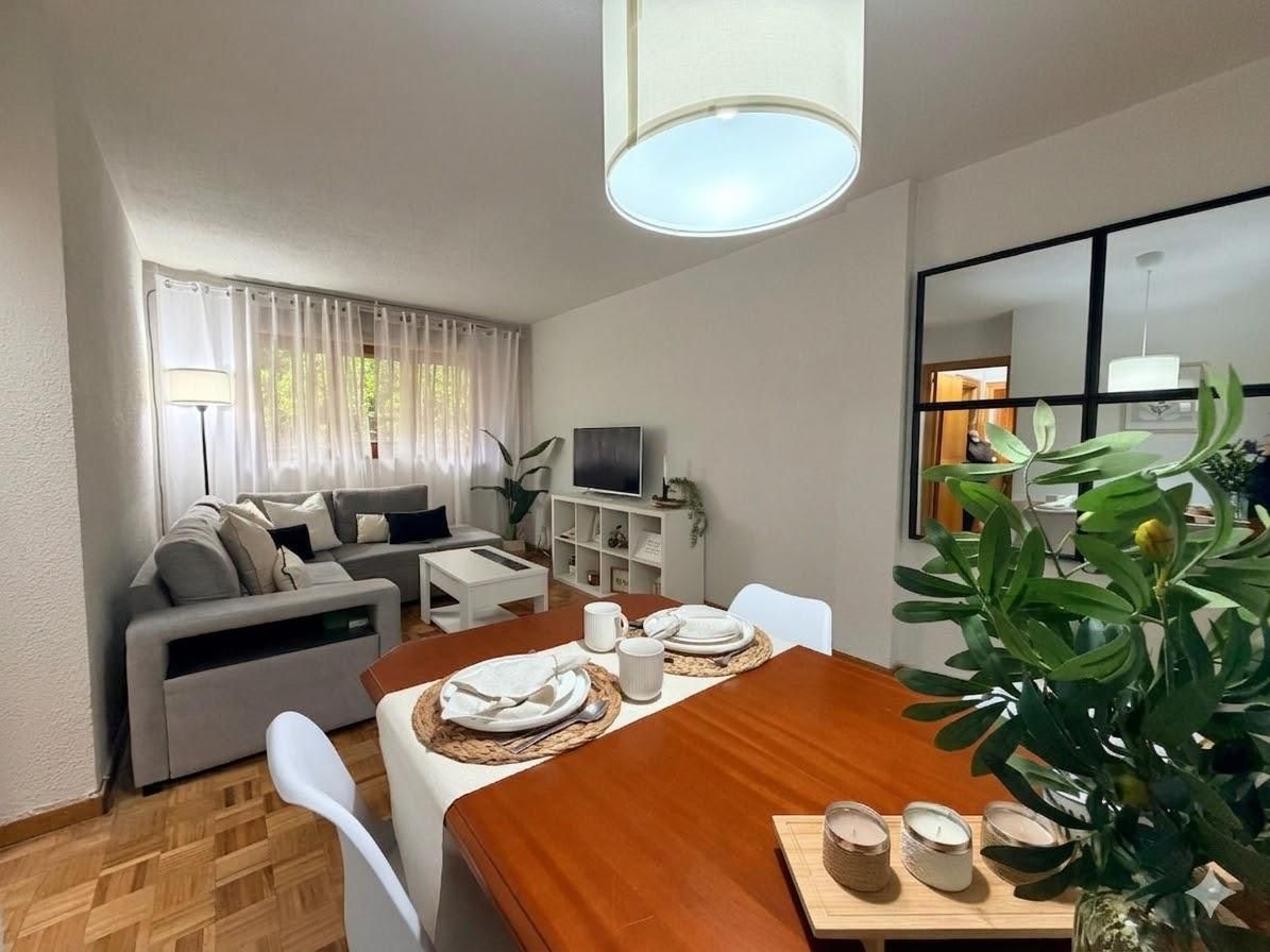 Sala de estar de Planta baja en venta en San Fernando de Henares con Calefacción, Parquet y Trastero