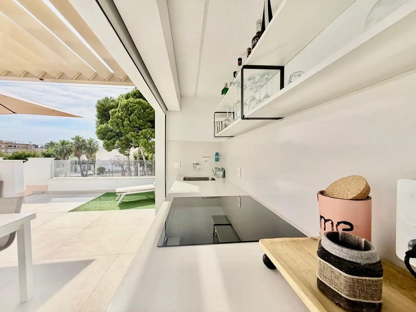 Küche von Dachboden zum Verkauf in San Pedro del Pinatar mit Klimaanlage, Heizung und Privatgarten