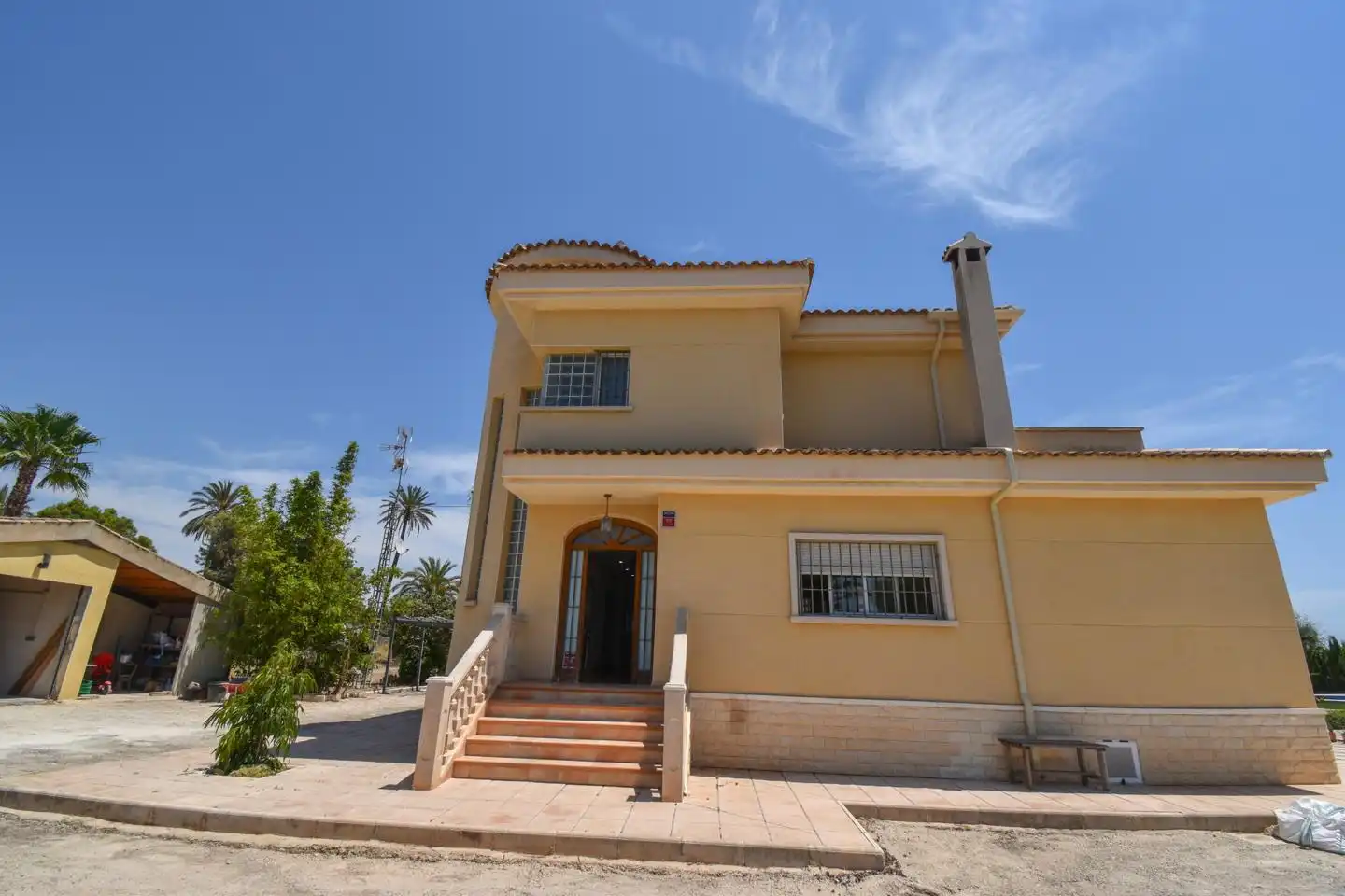 Vista exterior de Casa o xalet en venda en Elche / Elx amb Aire condicionat, Calefacció i Jardí privat