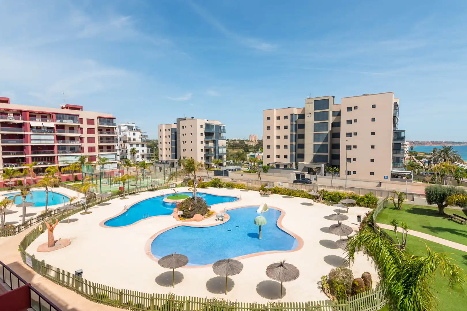 Piscina de Piso en venta en Pilar de la Horadada con Aire acondicionado, Calefacción y Jardín privado