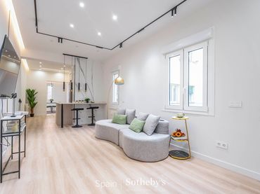 Apartament amb ascensor en venda a Paseo de la Reina Cristina