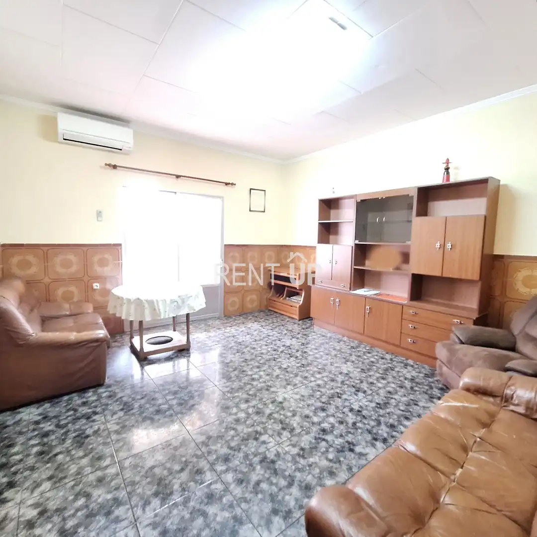 Sala de estar de Casa o chalet en venta en L'Alcúdia de Crespins con Terraza y Trastero