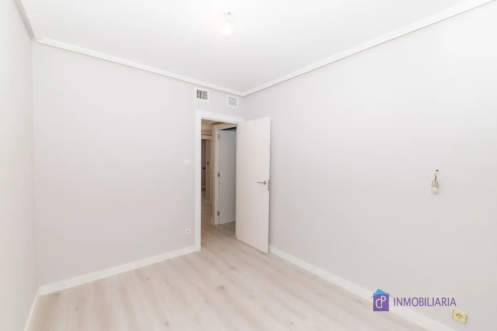 Flat for sale in Zaragoza  with Air Conditioner, Heating and Oven