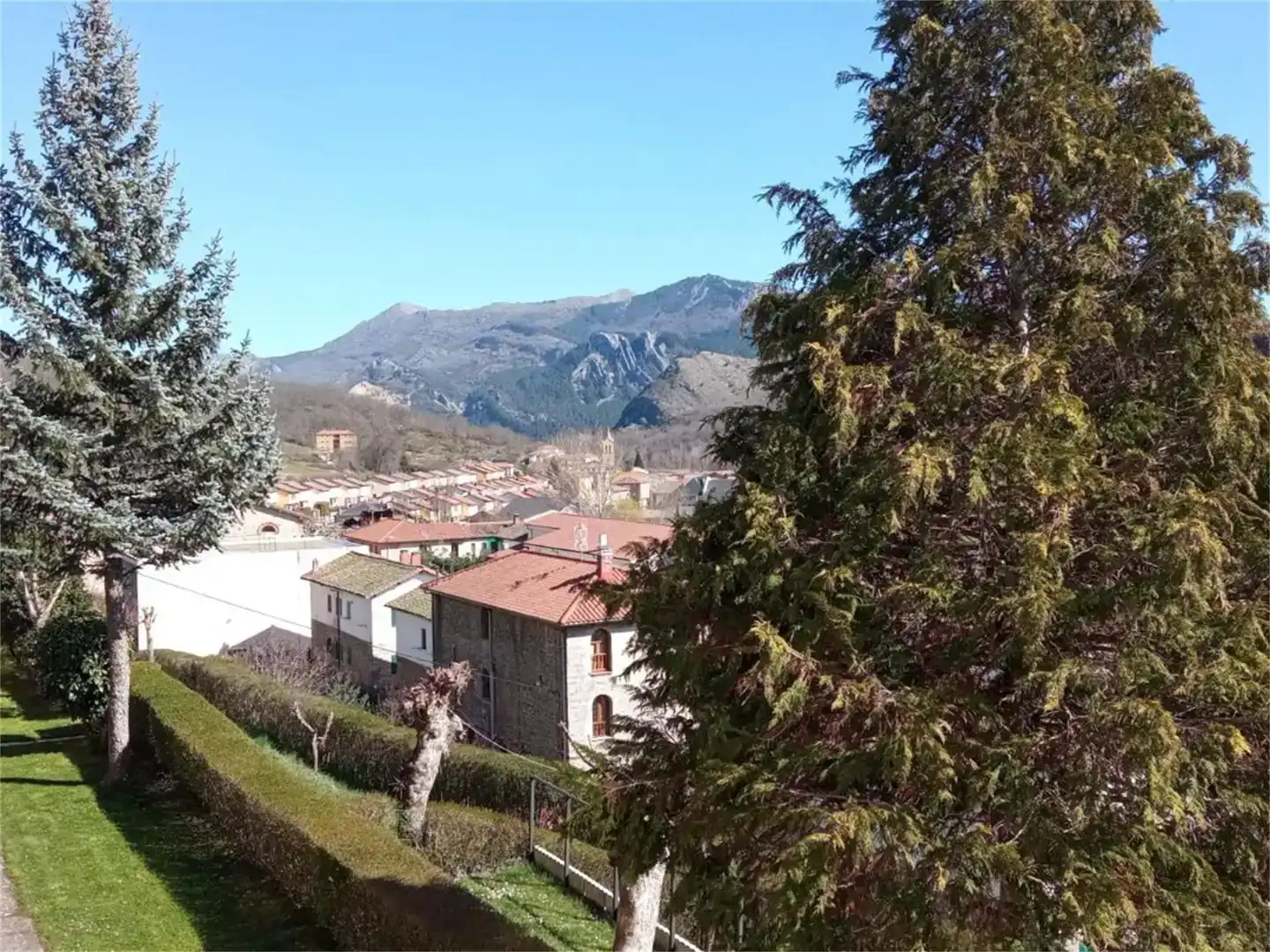 Vista exterior de Piso en venta en Sabero con Jardín privado y Amueblado