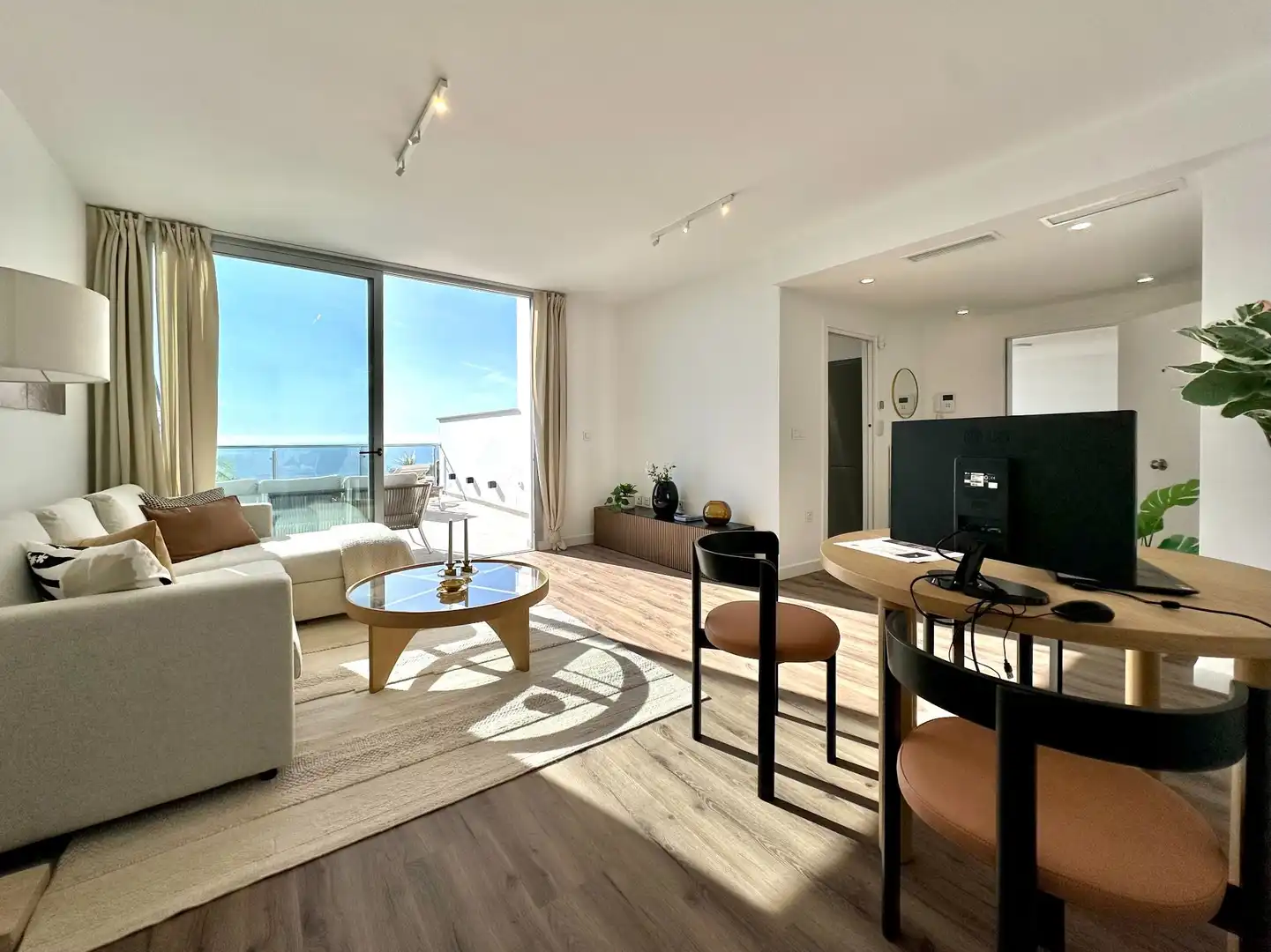 Wohnzimmer von Dachboden zum Verkauf in Almuñécar mit Klimaanlage, Terrasse und Schwimmbad