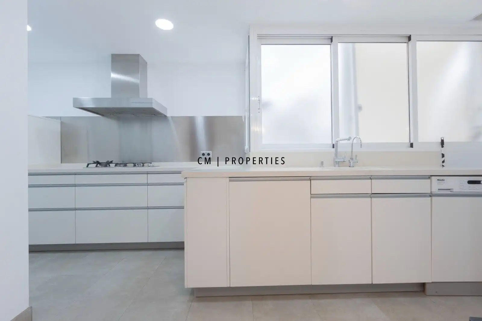Kitchen of Flat for rent in Valencia  with Air Conditioner, Heating and Storage room