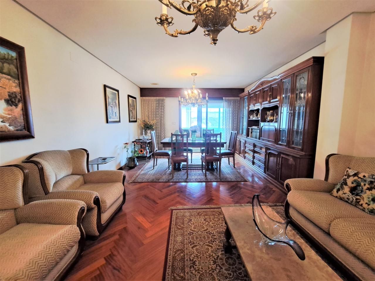 Sala d'estar de Pis en venda en Ourense Capital  amb Calefacció, Parquet i Traster