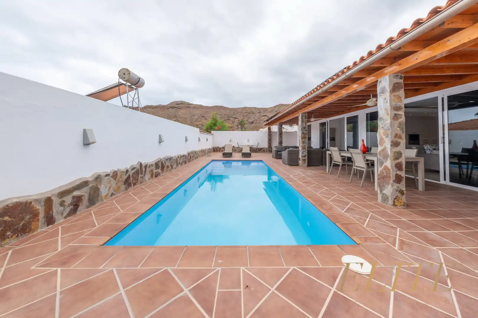 Piscina de Casa adosada en venda en Mogán amb Aire condicionat, Terrassa i Traster