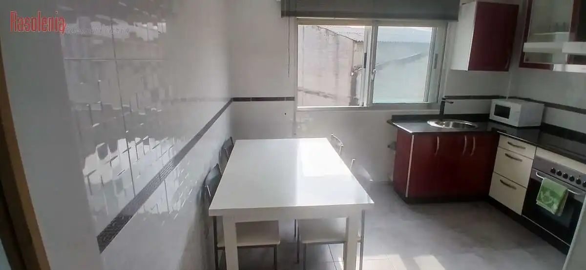 Cocina de Piso en venta en Cambre  con Calefacción, Trastero y Amueblado