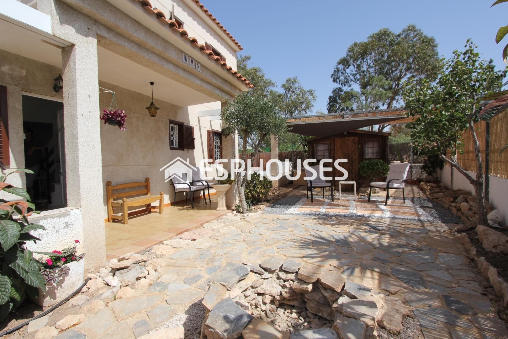 Exterior view of Single-family semi-detached for sale in Guardamar del Segura  with Air Conditioner, Terrace and Storage room