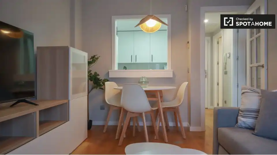 Comedor de Piso de alquiler en Madrid con Aire acondicionado, Calefacción y Amueblado