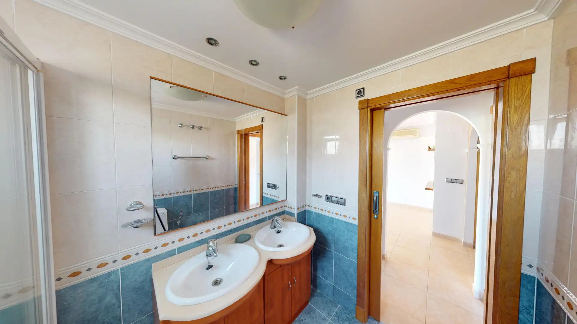 Bathroom of Flat for sale in Torrevieja  with Air Conditioner, Terrace and Community pool