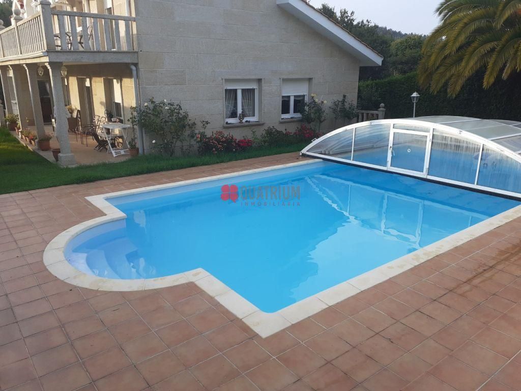 Piscina de Casa o chalet en venta en Santiago de Compostela  con Calefacción, Terraza y Trastero