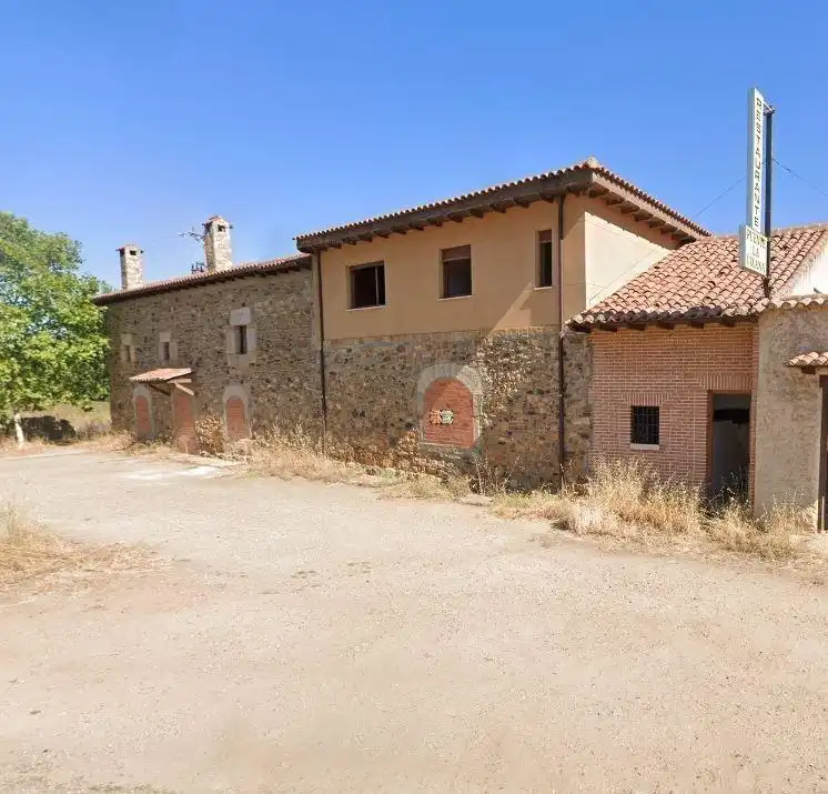 Vista exterior de Casa o chalet en venta en Alija del Infantado con Jardín privado