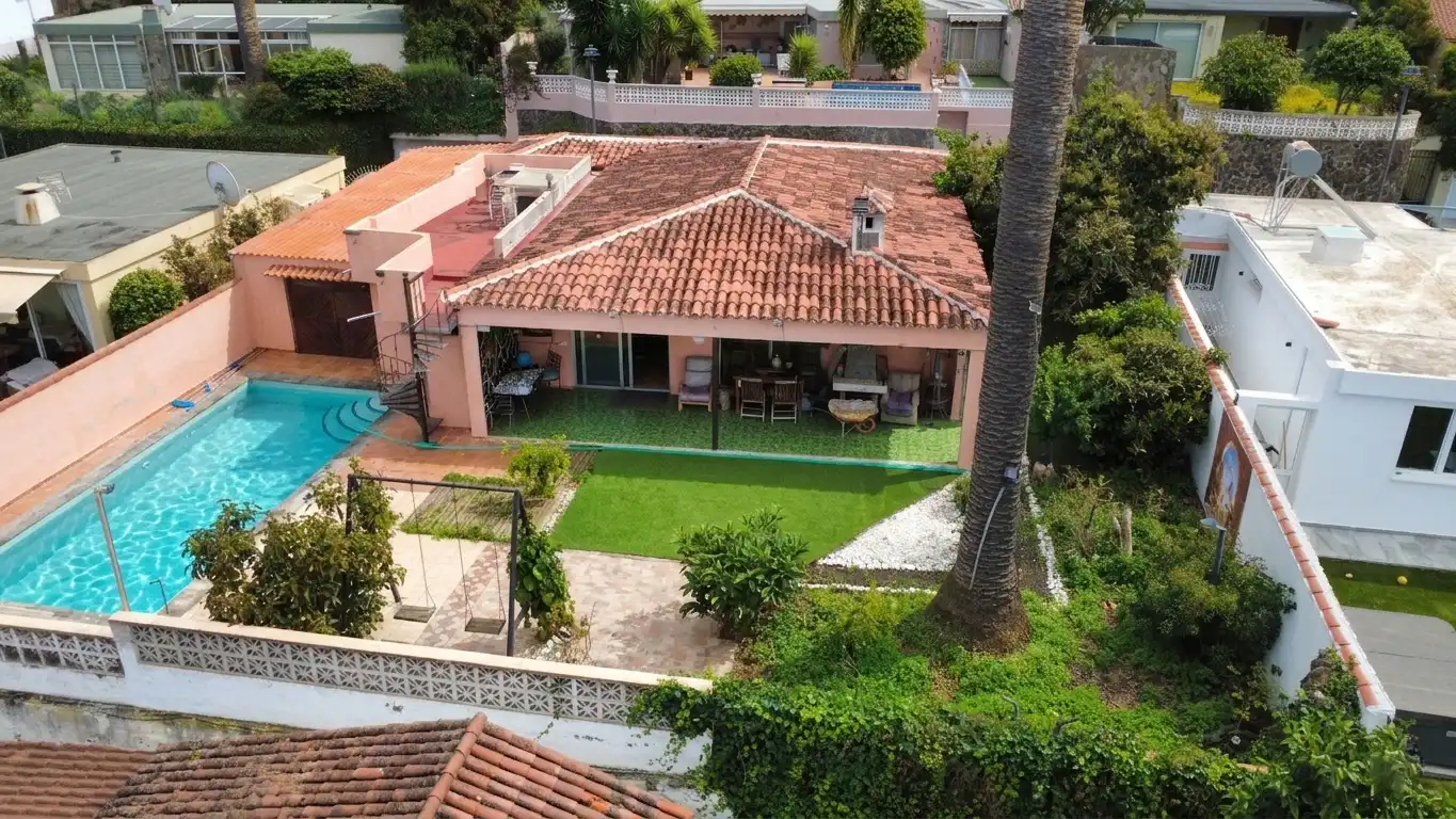 Exterior view of Houses for sale in La Orotava  with Terrace, Storage room and Swimming Pool