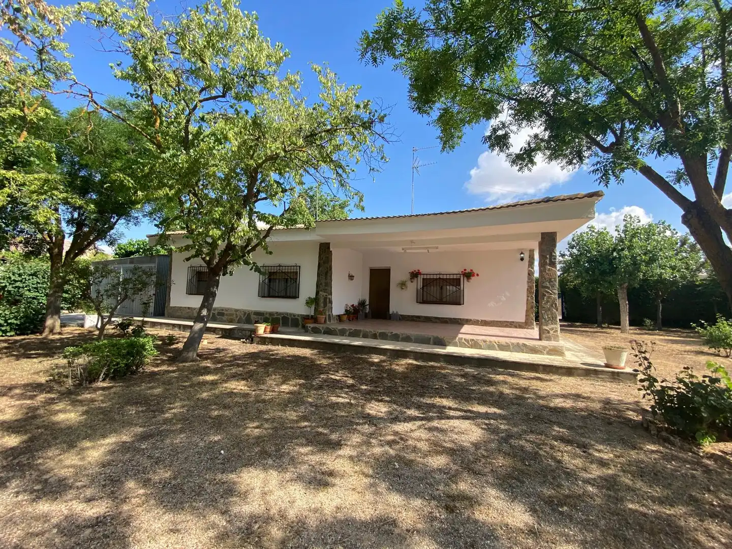Exterior view of Houses for sale in Albacete  with Air Conditioner, Private garden and Furnished