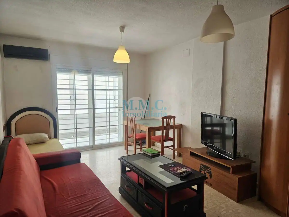 Sala d'estar de Pis en venda en Roquetas de Mar amb Aire condicionat, Terrassa i Moblat