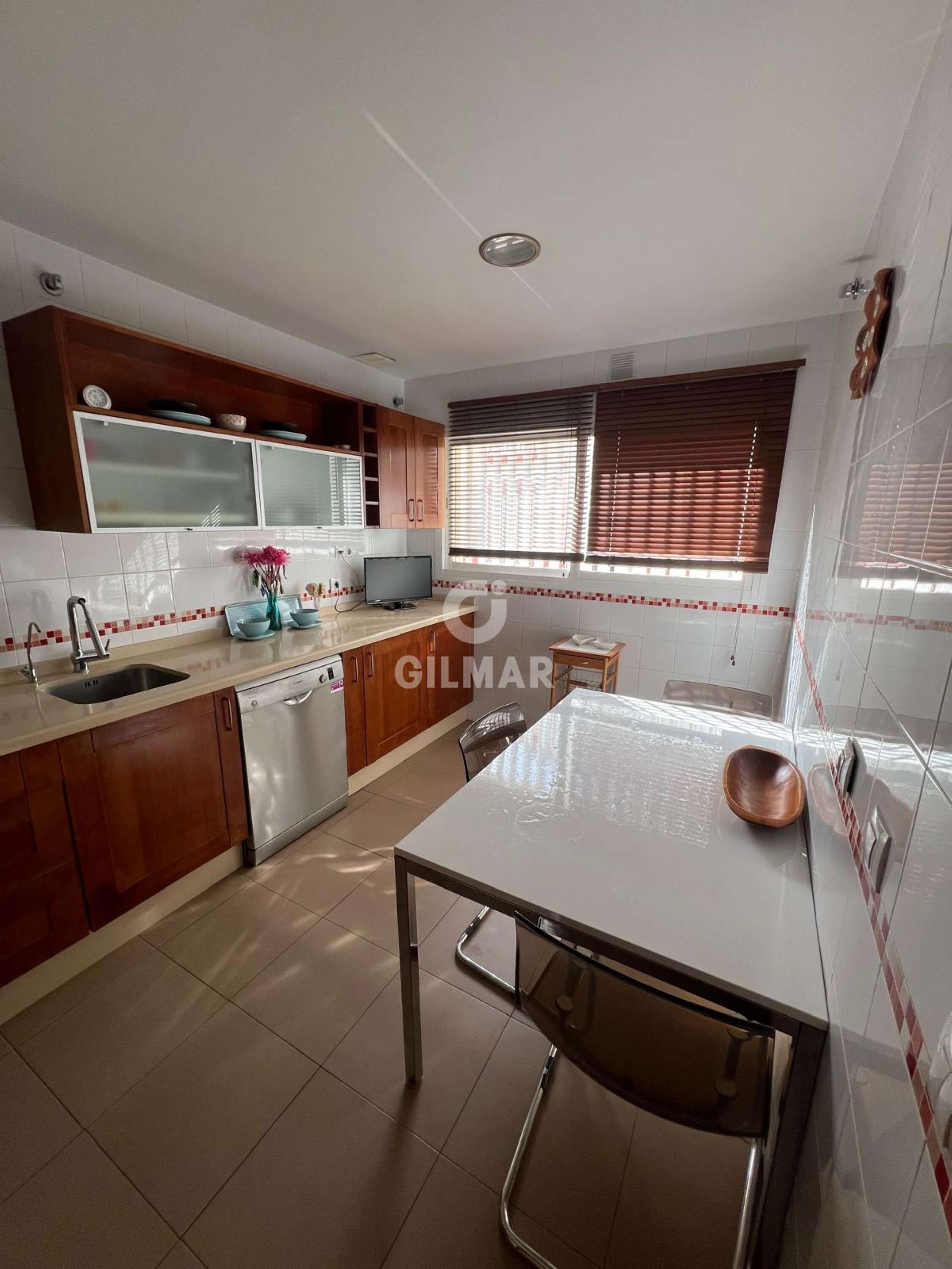 Cuina de Casa adosada en venda en Villamartín amb Calefacció