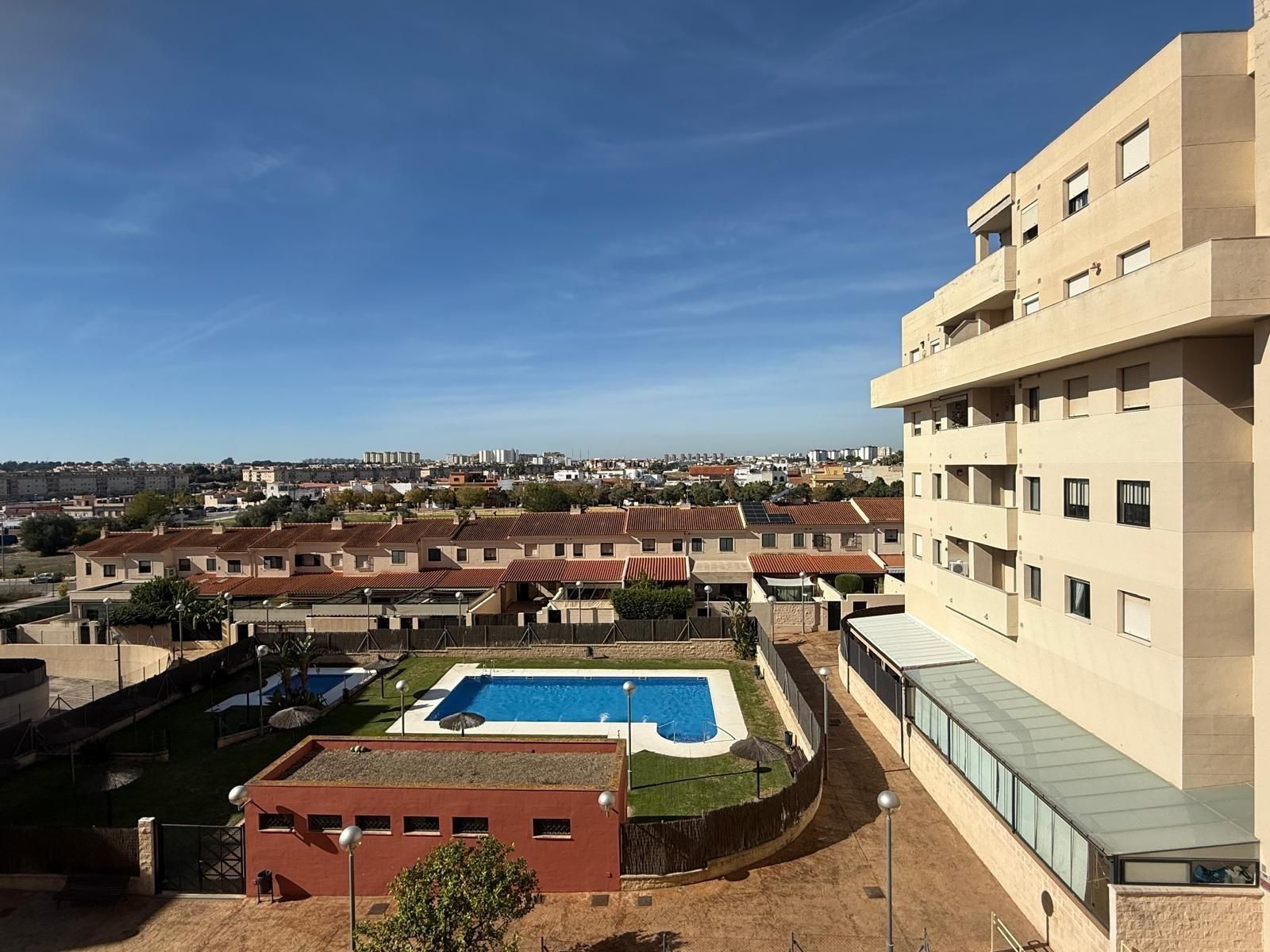Vista exterior de Pis en venda en Jerez de la Frontera amb Aire condicionat, Jardí privat i Terrassa