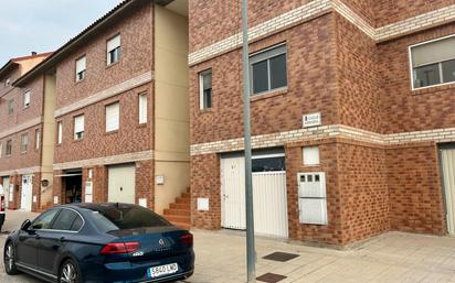 Exterior view of Single-family semi-detached for sale in Nuez de Ebro  with Air Conditioner, Heating and Private garden