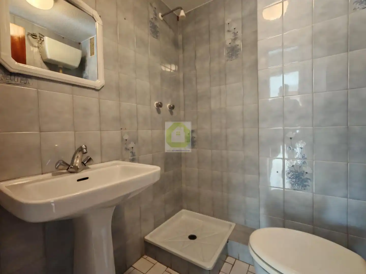 Bathroom of Flat for sale in Granada  with Terrace