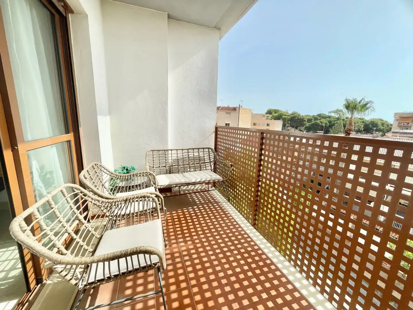 Terrasse von Wohnungen zur Miete in San Pedro del Pinatar mit Klimaanlage, Schwimmbad und Möbliert