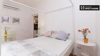 Bedroom of Flat to rent in  Madrid Capital  with Air Conditioner, Heating and Balcony