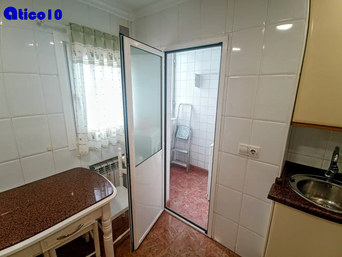 Badezimmer von Wohnung zur Miete in Oviedo  mit Heizung, Terrasse und Möbliert