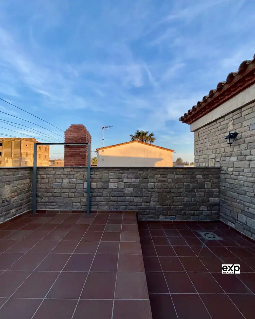 Terrassa de Casa o xalet en venda en Deltebre amb Calefacció, Terrassa i Balcó
