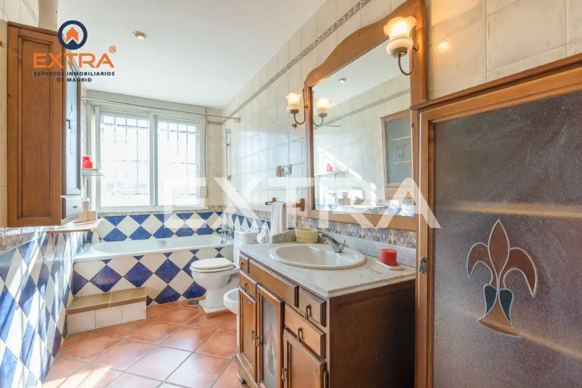 Attic for sale in Avenida Ciudad de Barcelona, Adelfas