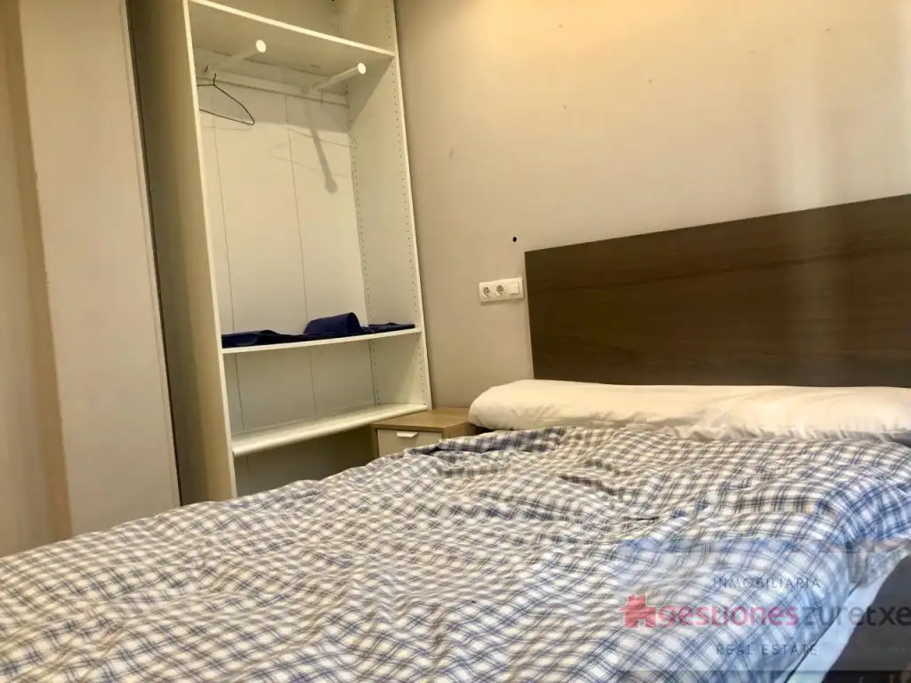 Habitación de Piso de alquiler en Bilbao  con Amueblado y Balcón